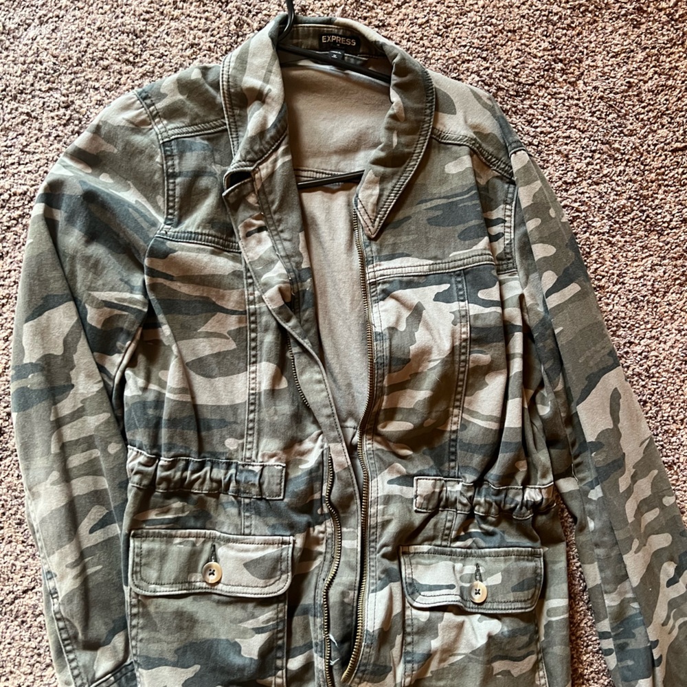 Express camo jacket size M